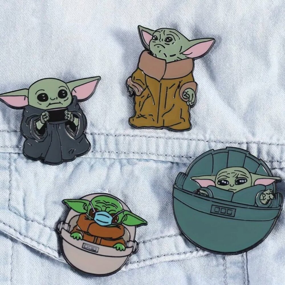 SET OF 4! Star Wars Baby Yoda Lapel Hat Pin Set Mandalorian Vintage